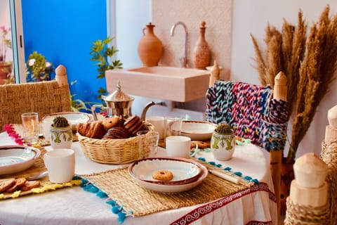 Food and drinks, Food, Breakfast, Continental breakfast