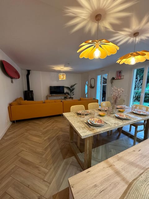 Living room, Dining area, Food