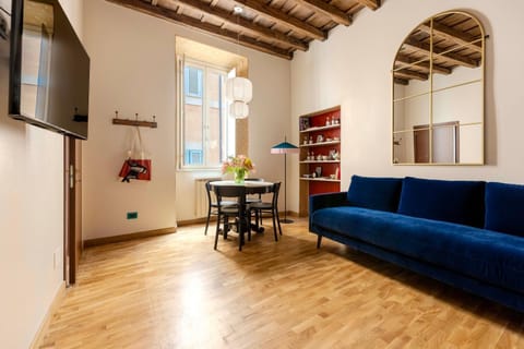 Communal lounge/ TV room, TV and multimedia, Living room, Seating area, Dining area