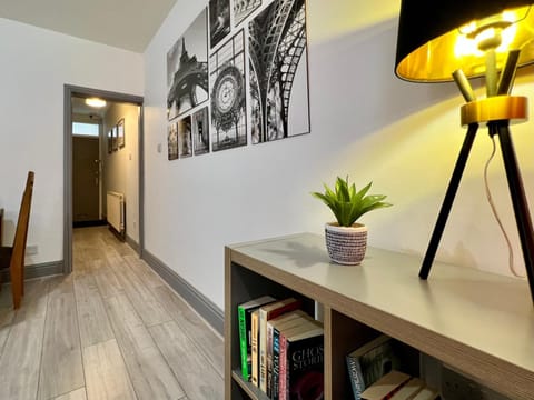 Living room, hair dresser