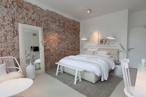 Bed, Decorative detail, Bedroom