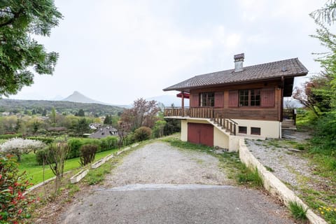 Chalet de Charme avec vue spendide Chalet in Menthon-Saint-Bernard