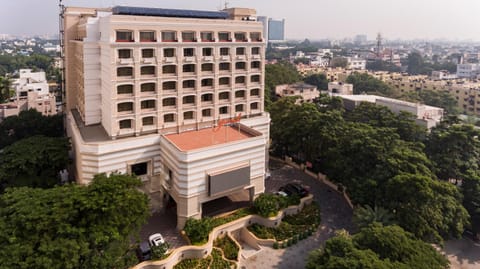 Facade/entrance, Bird's eye view