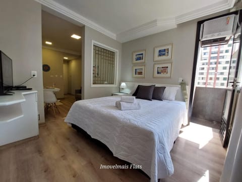 Bed, TV and multimedia, Bedroom
