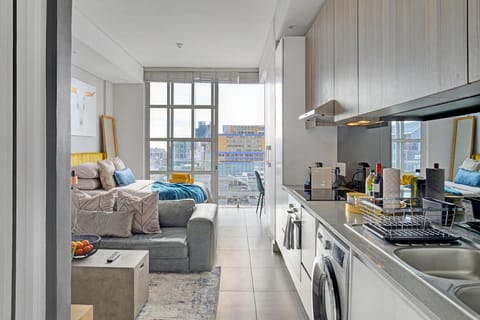 Bed, Kitchen or kitchenette, Living room, Seating area