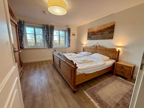 Bed, Bedroom, towels, wardrobe