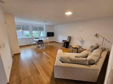 Communal lounge/ TV room, TV and multimedia, Living room, Seating area, Evening entertainment