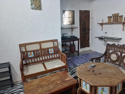 Kitchen or kitchenette, Seating area, Dining area
