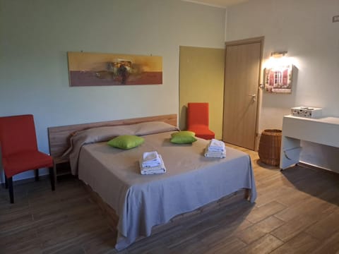 Bedroom, Breakfast