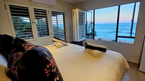 Bed, Natural landscape, Bedroom, Sea view, towels