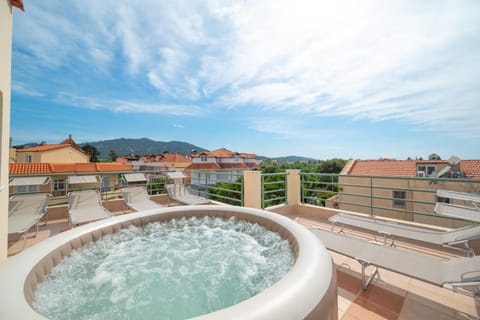 Hot Tub, View (from property/room), Balcony/Terrace, Mountain view, sunbed