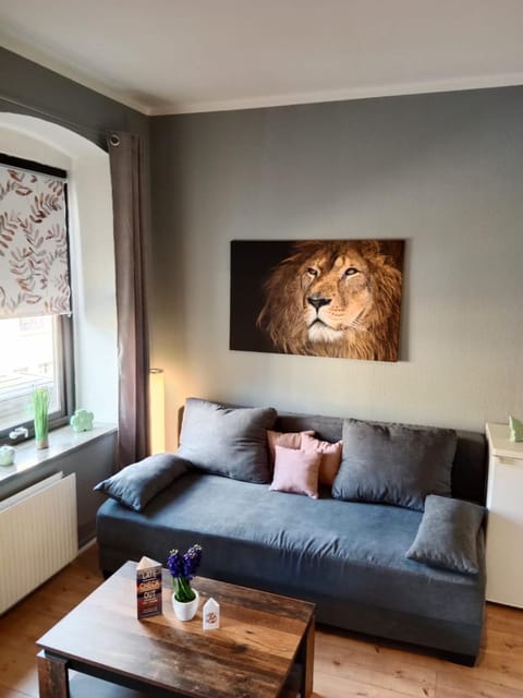 Living room, Seating area, internet