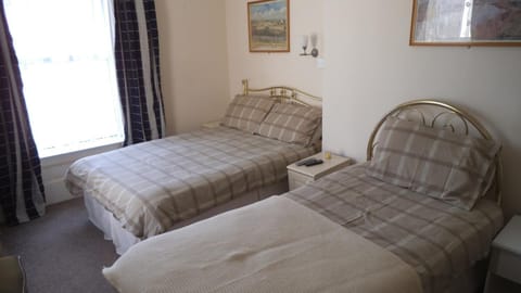 Day, Photo of the whole room