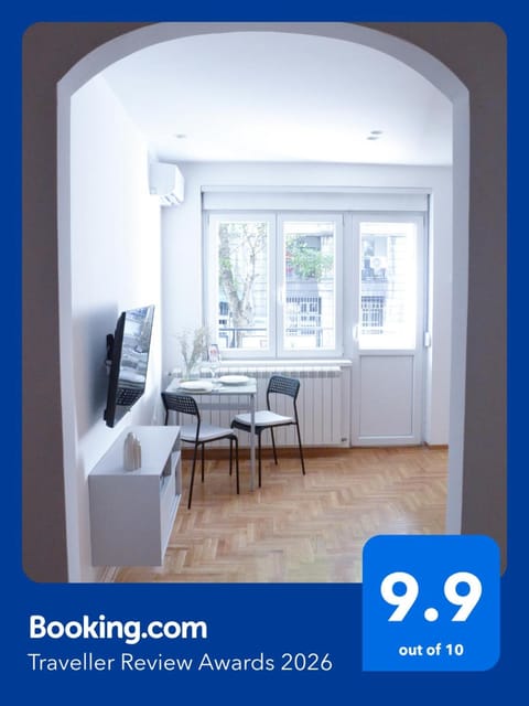 TV and multimedia, Living room, Dining area, Inner courtyard view