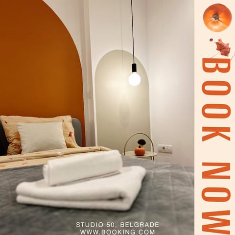 Bed, Decorative detail, towels