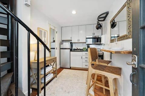 Kitchen or kitchenette, Dining area, microwave, oven, kitchen