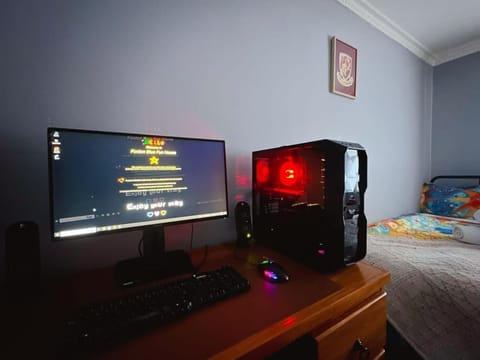 Fonton Blue Holiday Home close to City and Airport House in Glenorchy