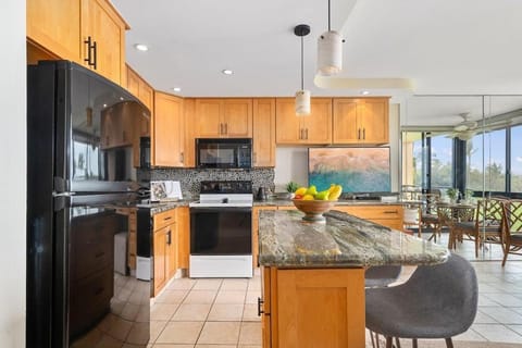 Kihei Surfside 306 · KSS 306 Updated BeachFront 1BD w Ocean View House in Wailea