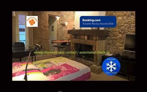 Bed, TV and multimedia, Photo of the whole room, Seating area, cot