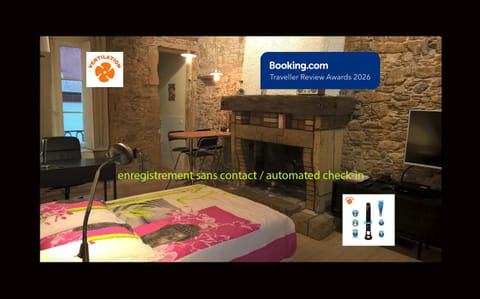 Bed, TV and multimedia, Photo of the whole room, Seating area, Dining area, cot