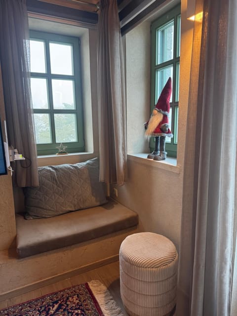 View (from property/room), Living room, Seating area