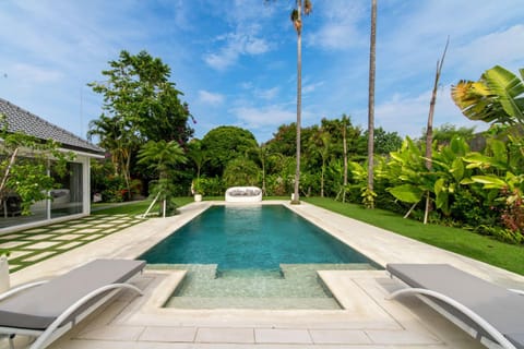 Day, Garden, Garden view, Pool view, Swimming pool, sunbed