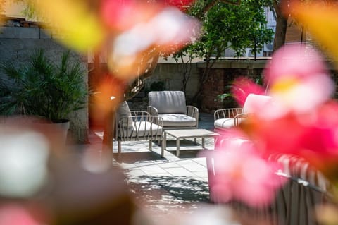 Patio, Day, Garden, Seating area