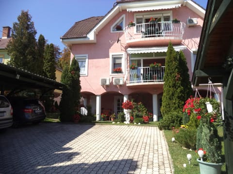 Garden, Balcony/Terrace