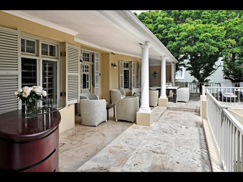 Patio, Facade/entrance