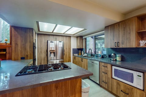 Tranquil Pines Estate House in Shaver Lake