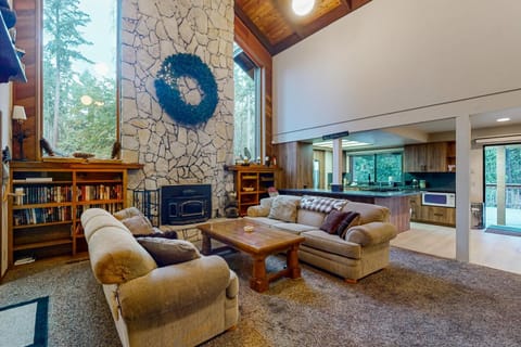 Tranquil Pines Estate House in Shaver Lake