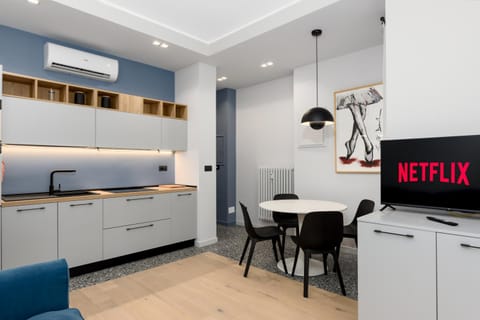 TV and multimedia, Kitchen or kitchenette, Dining area, minibar, pet friendly, stove, air conditioner