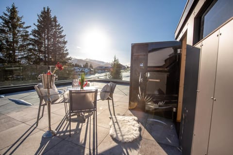 Balcony/Terrace, Mountain view