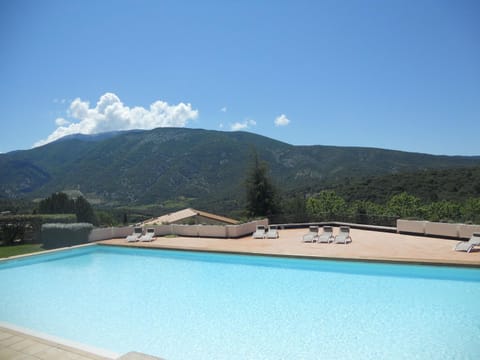 Day, Swimming pool