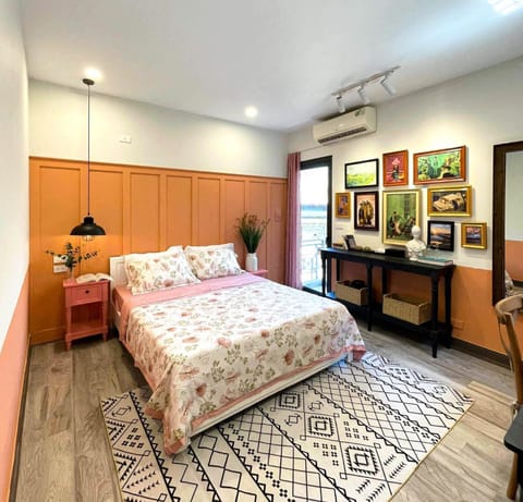 Bed, Photo of the whole room, Bedroom, hair dresser, air conditioner