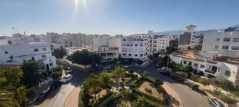 Property building, Day, Neighbourhood, Balcony/Terrace, City view, Street view
