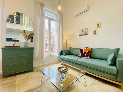 Living room, air conditioner