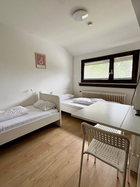 Bed, TV and multimedia, Photo of the whole room