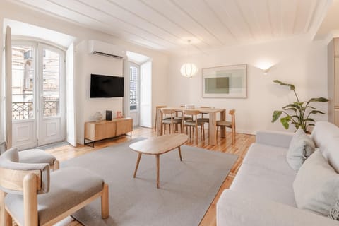 Communal lounge/ TV room, TV and multimedia, Living room, Seating area, Dining area, Evening entertainment, air conditioner