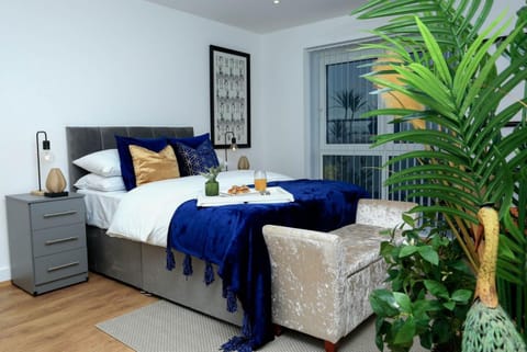 Bed, Bedroom, River view, towels