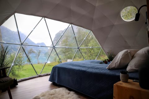 Bedroom, Mountain view