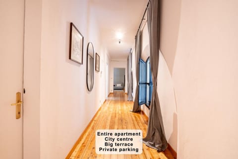 Decorative detail, Decorative detail, Entertainment