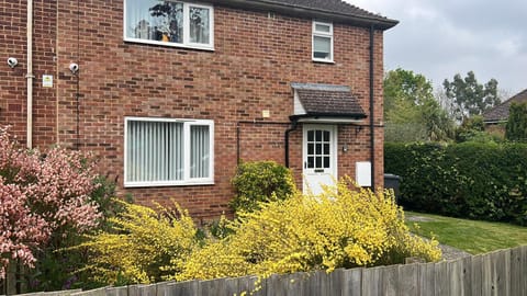 Contractor, families and bikes House in Huntingdonshire District