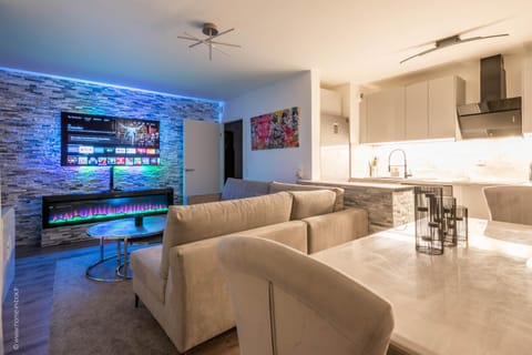 Communal lounge/ TV room, TV and multimedia, Living room, flat iron, internet, locker, minibar, pet friendly, stove