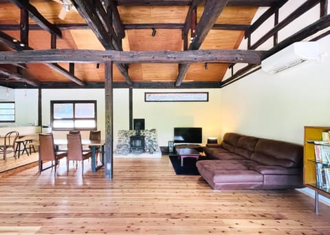 Communal lounge/ TV room, Living room, Seating area, Dining area, fireplace, Internal: Not applicable to any particular room