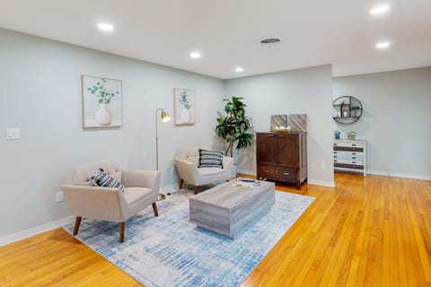 Steps to Lake Hollingsworth! Dog-Friendly Retreat House in Lakeland