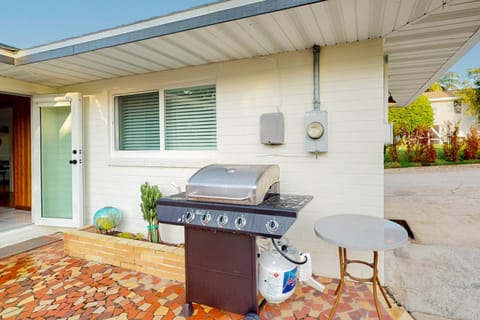 Steps to Lake Hollingsworth! Dog-Friendly Retreat House in Lakeland