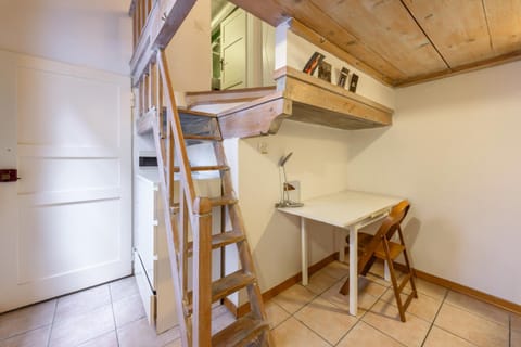 Dining area, hair dresser