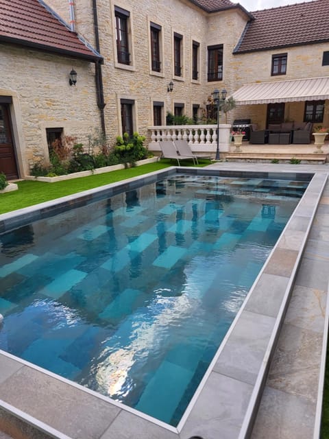 Property building, Garden, Pool view, Swimming pool