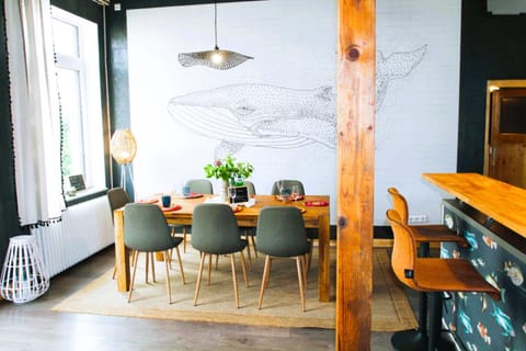 Dining area, Food